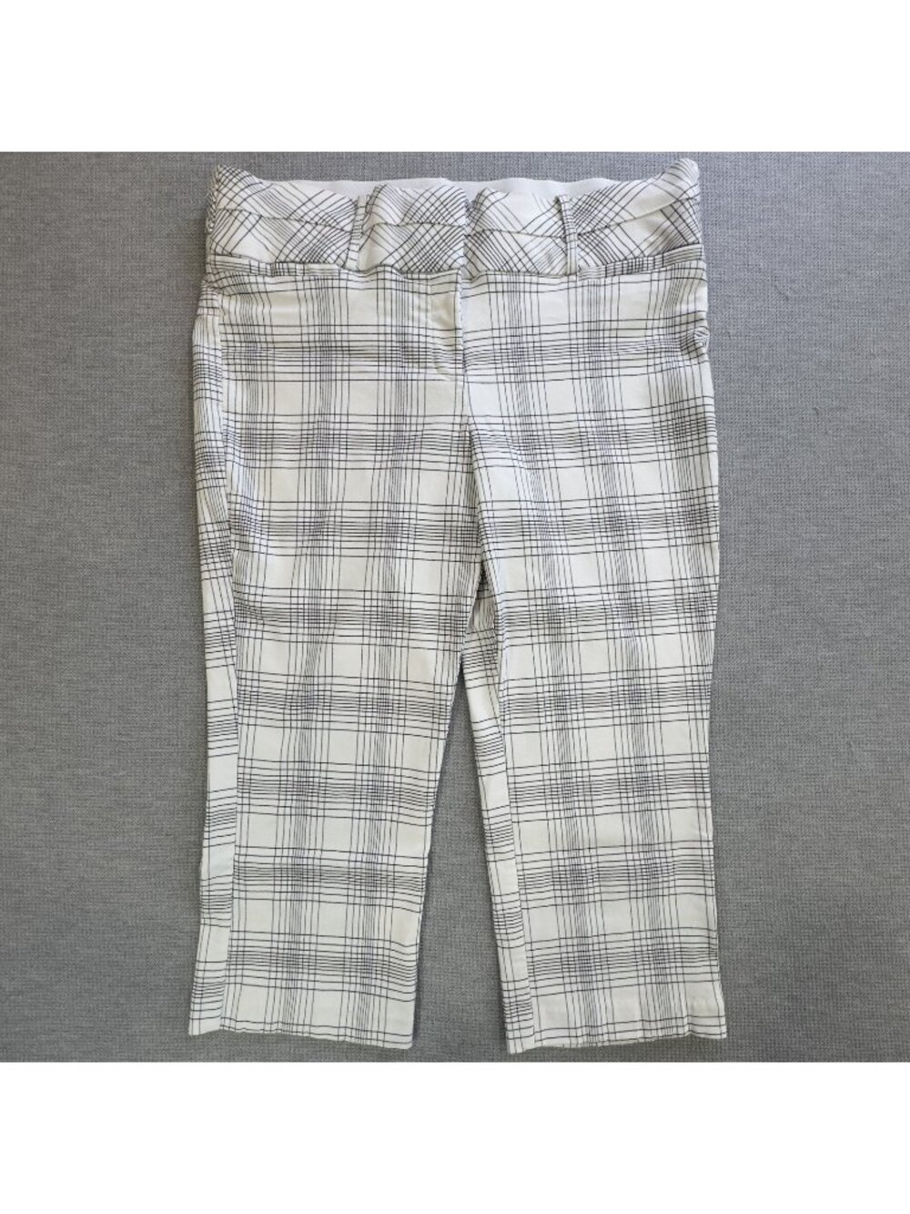 Maurices Cropped Dress Pants Womens Sz 15/16 Plaid Capris Flat Front Black White